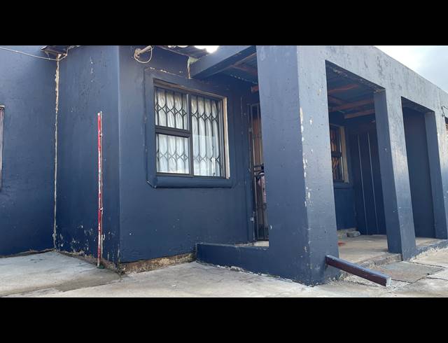 2 BEDROOM HOUSE FOR SALE IN GELUKSDAL